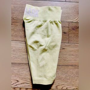 GymShark 9” cycling shorts (small)